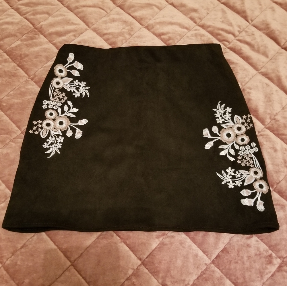 NWOT Francesca's faux suede miniskirt